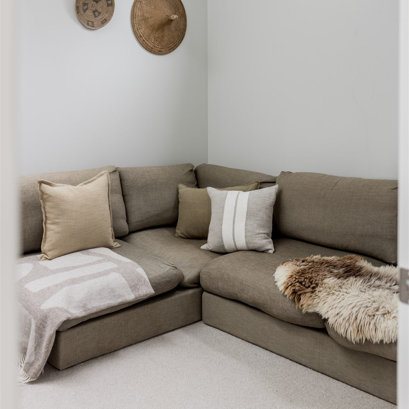 Flagstone Throw Blanket (Fawn)