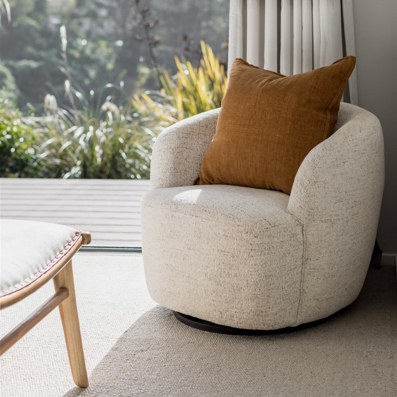 Swivel Arm Chair (Cream)