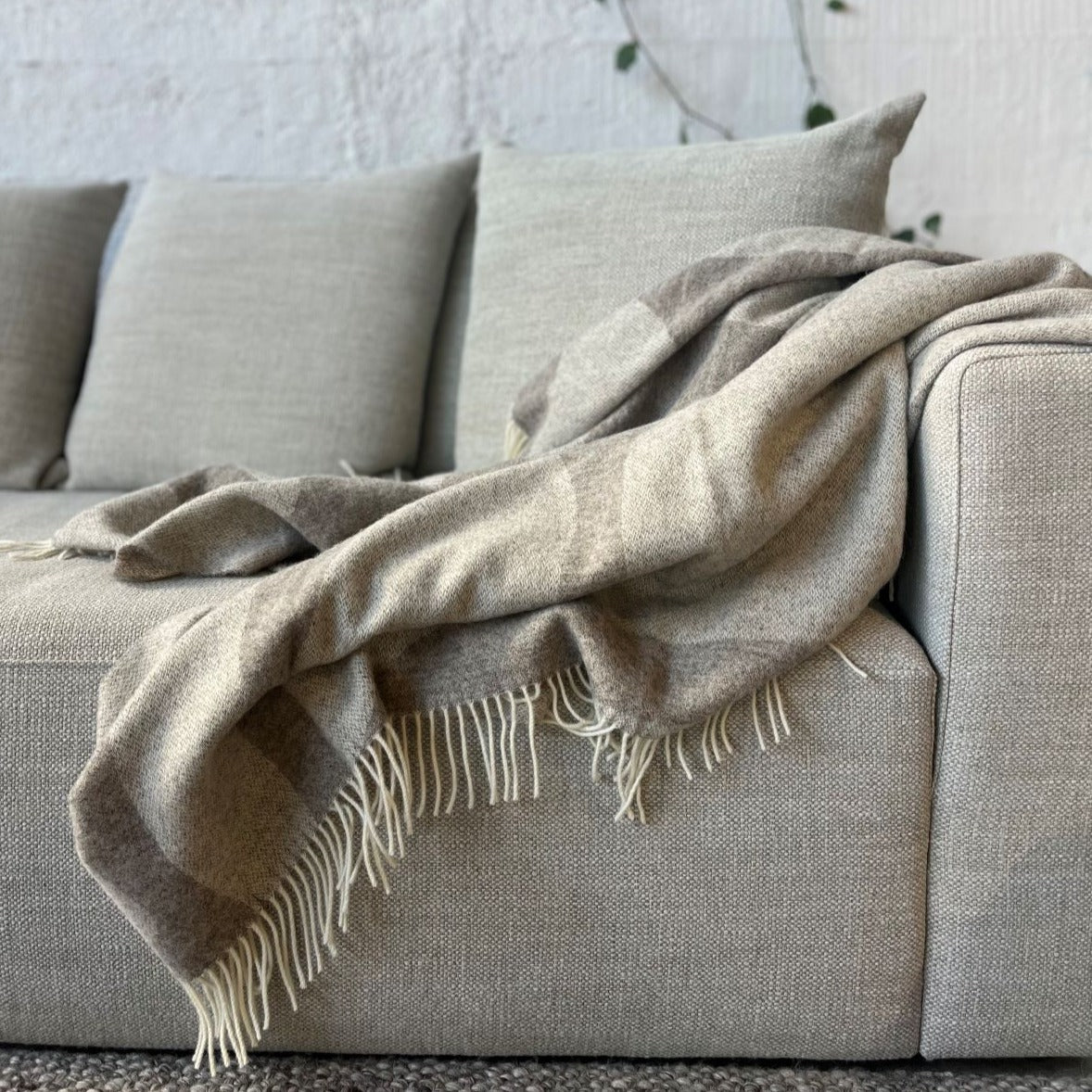 Flagstone Throw Blanket (Fawn)