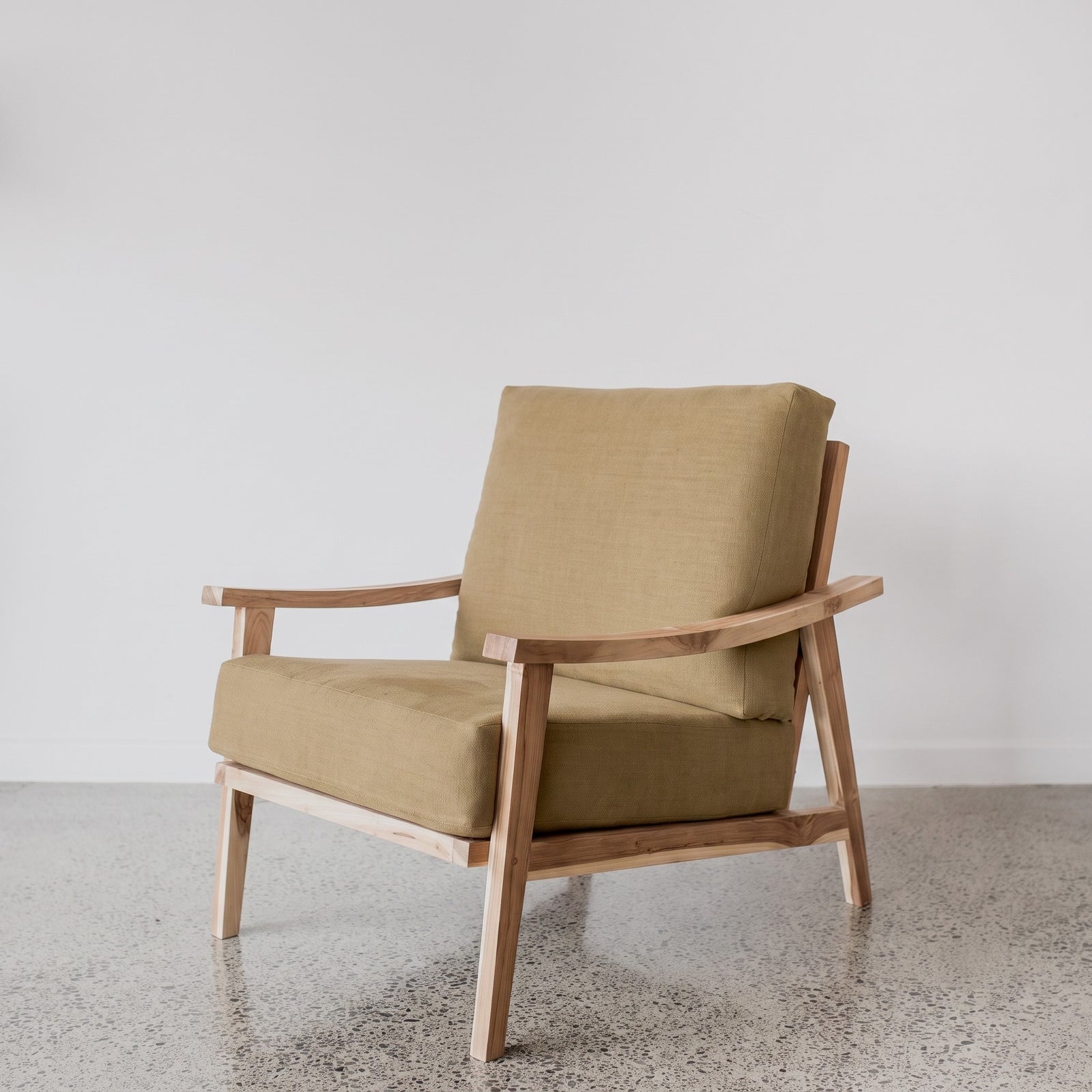 Tussock Swiss Arm Chair (textured linen-look)